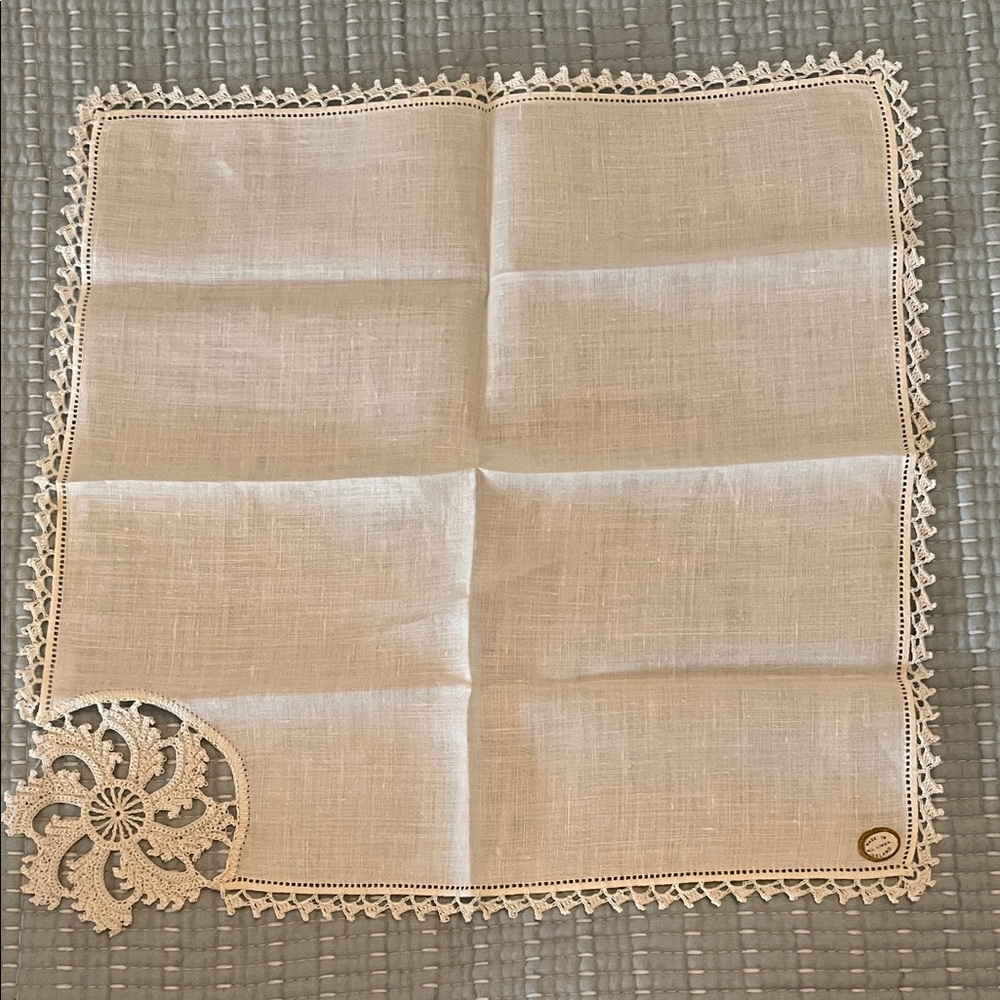 Vintage Elegant Cream Linen Lace-Trimmed Hanky Made in Ireland